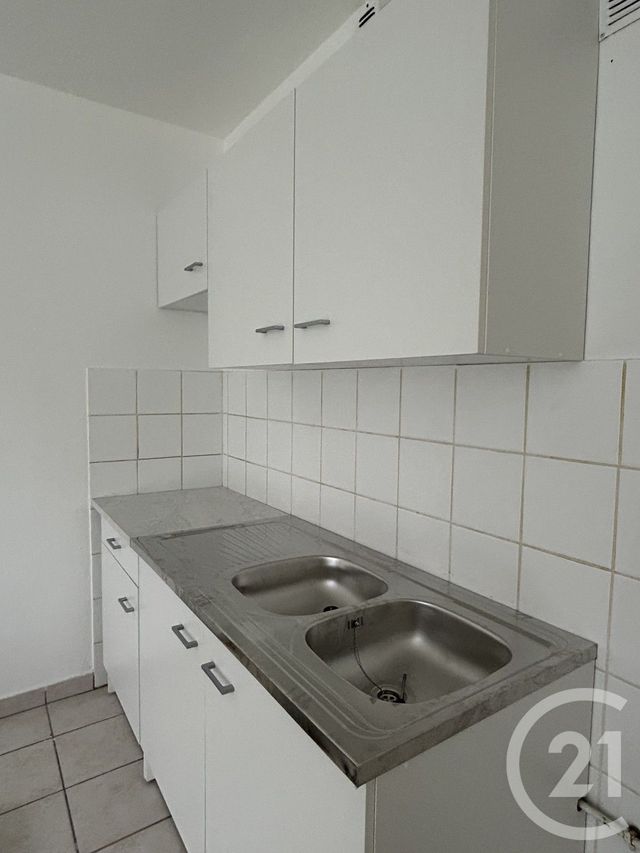 Appartement F1 à louer - 1 pièce - 25.97 m2 - BRUYERES LE CHATEL - 91 - ILE-DE-FRANCE - Century 21 C.I Conseils